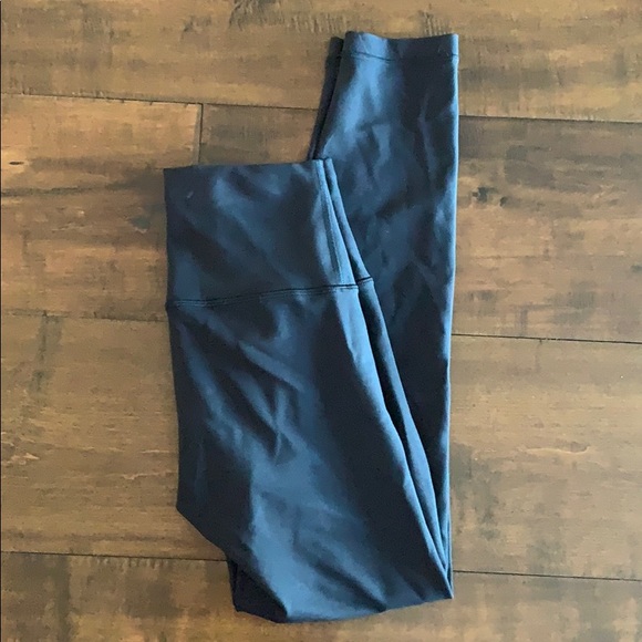 Size 4 Lululemon Leggings - Picture 1 of 3